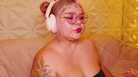 Snapshot of satyn_doll chatting on August 2026 11:47:01 PM Gina George online show from August 2026 11:47:01 PM