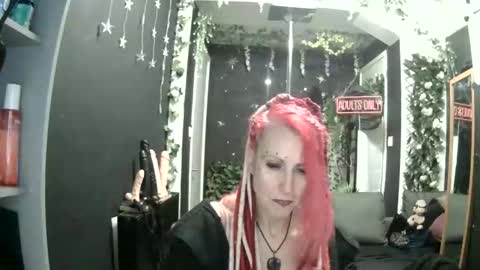 SaucySky online show from April 2026 09:31:01 PM