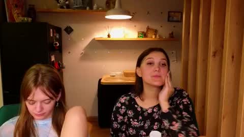 Snapshot of sav_anna chatting on September 2025 06:20:01 PM LUNA and ANNA    online show from September 2025 06:20:01 PM