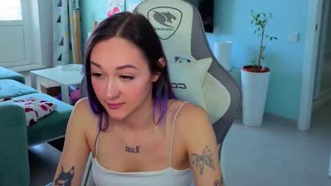 Snapshot of savage_lust_ chatting on April 2026 04:05:02 AM Ariel online show from April 2026 04:05:02 AM