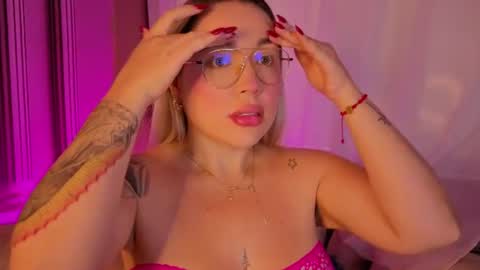 Snapshot of savanna_blonde chatting on June 2026 08:44:02 PM Savanna online show from June 2026 08:44:02 PM