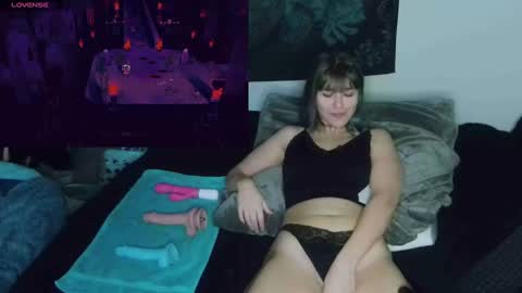 Snapshot of savethebea chatting on December 2024 04:46:02 PM Bea online show from December 2024 04:46:02 PM