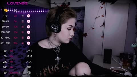 Snapshot of say_mary chatting on January 2025 10:48:02 AM pronoun she. name Mary. age 21. online show from January 2025 10:48:02 AM