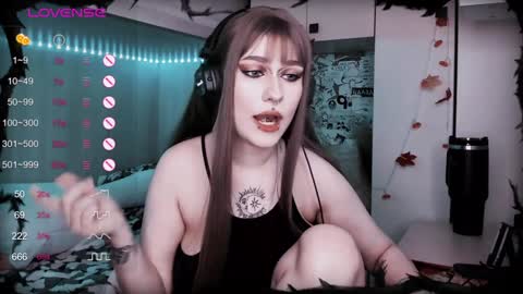Snapshot of say_mary chatting on February 2025 01:11:01 PM pronoun she. name Mary. age 21. online show from February 2025 01:11:01 PM