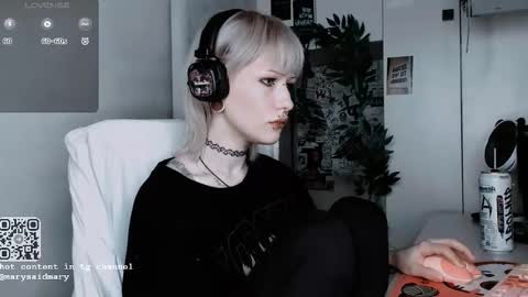 Snapshot of say_mary chatting on October 2025 02:28:01 PM pronoun she. name Mary. age 21. online show from October 2025 02:28:01 PM