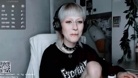 Snapshot of say_mary chatting on October 2025 06:52:01 PM pronoun she. name Mary. age 21. online show from October 2025 06:52:01 PM