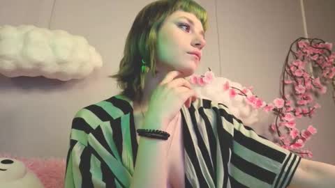 Snapshot of scarle_whisper chatting on February 2026 01:06:01 AM Emmy online show from February 2026 01:06:01 AM