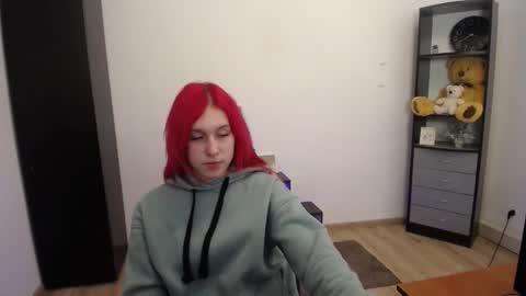 scarlet__flower_ online show from February 2026 11:31:02 AM