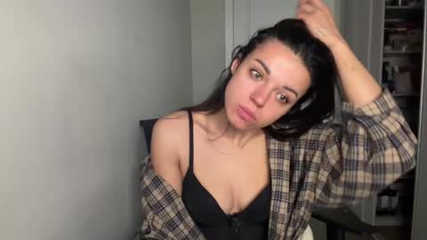 Snapshot of scarlet_daisy_ chatting on May 2026 07:36:01 AM Sophie online show from May 2026 07:36:01 AM