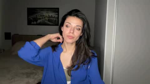Snapshot of scarlet_daisy_ chatting on May 2026 07:37:01 AM Sophie online show from May 2026 07:37:01 AM