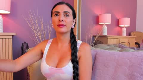 Scarlet Edwars online show from January 2025 03:24:01 PM