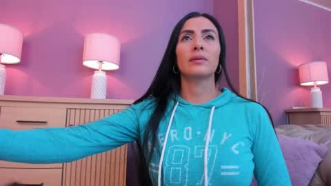 Scarlet Edwars online show from March 2025 12:12:01 PM