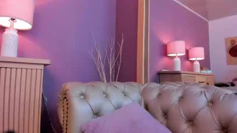 Scarlet Edwars online show from March 2025 03:28:02 PM