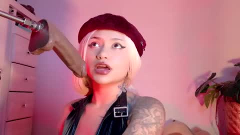 scarlet_gold online show from May 2026 08:14:02 PM