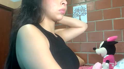 scarlet_muse18 online show from April 2026 10:23:01 PM