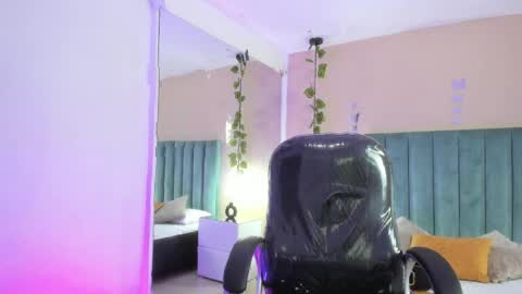 Scarlet online show from April 2026 10:15:02 PM