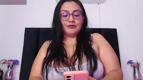 Snapshot of scarlet_ray_ chatting on October 2025 11:33:02 AM Scarlet Ray online show from October 2025 11:33:02 AM