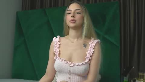 Scarlet online show from November 2025 10:42:02 PM