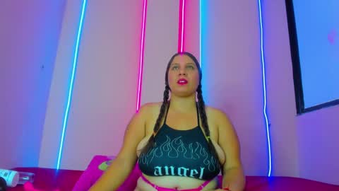 Snapshot of scarleth_blonde chatting on December 2024 07:38:02 PM SCARLETH online show from December 2024 07:38:02 PM