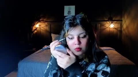 Snapshot of scarleth_shadow chatting on September 2025 01:54:01 AM SCARLETH online show from September 2025 01:54:01 AM