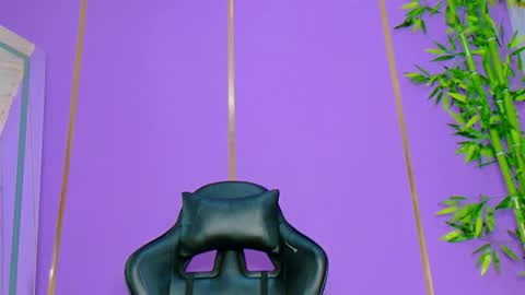 Denis online show from November 2025 09:25:02 PM