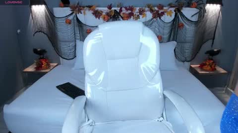 Scarlet online show from October 2025 04:07:02 AM