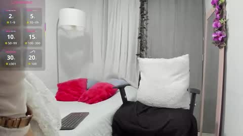 Snapshot of scarlett__m chatting on November 2025 11:32:01 AM Scarlett online show from November 2025 11:32:01 AM