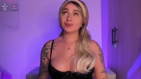 Snapshot of scarlett_collins_ chatting on October 2025 05:54:02 AM SCARLETT COLLINS online show from October 2025 05:54:02 AM