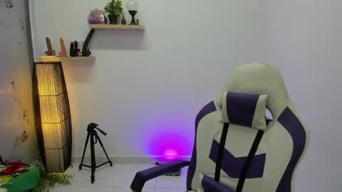 scarlett_enjoy1 online show from November 2025 01:35:02 PM