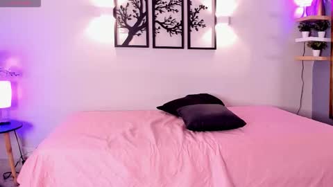 Scarlett Johs online show from November 2025 01:56:02 PM