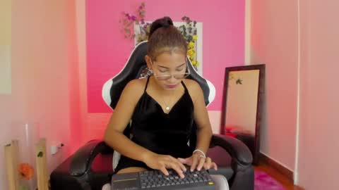 scarlett_lune online show from May 2026 08:18:01 PM
