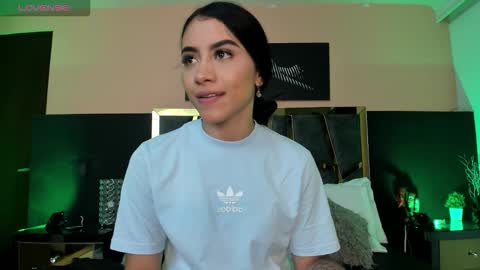 scarlettorres online show from November 2025 05:07:01 PM