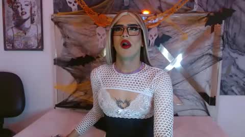 Snapshot of scarlettqueencs chatting on October 2025 05:00:02 AM Scarlett online show from October 2025 05:00:02 AM