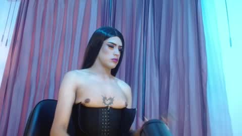 Snapshot of scarlettqueencs chatting on November 2025 03:27:01 AM Scarlett online show from November 2025 03:27:01 AM