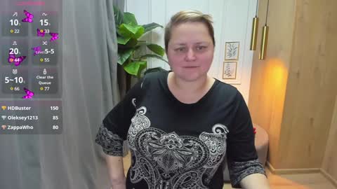 Scarlett online show from December 2024 12:00:01 PM