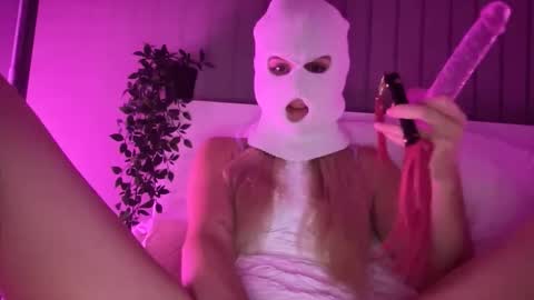 Scarlett stells online show from December 2025 11:30:02 AM