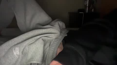 Snapshot of scb894682 chatting on December 2024 05:06:02 PM Skinny College Boy online show from December 2024 05:06:02 PM