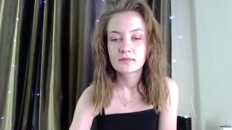 Snapshot of scented_elsa chatting on May 2026 03:41:01 PM Elsa online show from May 2026 03:41:01 PM