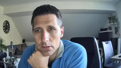 Snapshot of schnuckigeil chatting on May 2026 04:24:02 PM Dildomen online show from May 2026 04:24:02 PM