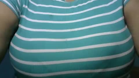 Snapshot of schoco_milf chatting on March 2026 07:09:01 PM mai latina online show from March 2026 07:09:01 PM