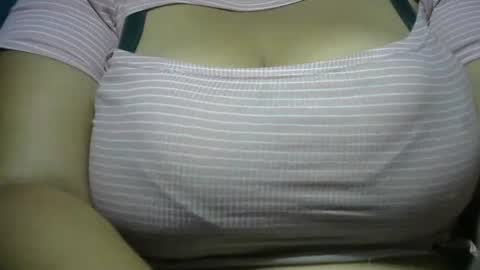 Snapshot of schoco_milf chatting on March 2026 12:03:01 AM mai latina online show from March 2026 12:03:01 AM