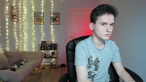 Snapshot of scooby_r chatting on December 2024 05:06:02 AM Thomas brunette and Alex blond online show from December 2024 05:06:02 AM