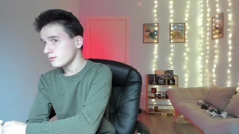 Snapshot of scooby_r chatting on December 2024 05:18:02 AM Thomas brunette and Alex blond online show from December 2024 05:18:02 AM