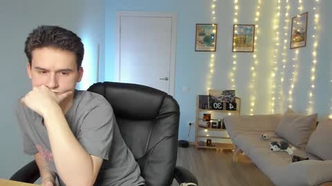 Snapshot of scooby_r chatting on December 2024 12:27:01 PM Thomas brunette and Alex blond online show from December 2024 12:27:01 PM