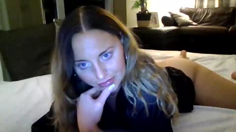 Snapshot of scouse_lexi chatting on September 2025 09:37:01 PM Scouse Lexi  online show from September 2025 09:37:01 PM