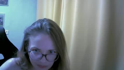 Snapshot of sea_dream chatting on October 2025 06:17:02 PM SEA Dream online show from October 2025 06:17:02 PM