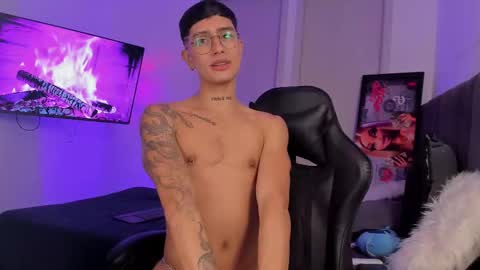 SEBASTIAN PALACIO online show from December 2025 04:43:01 AM