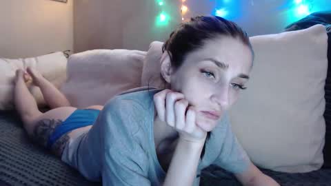 Anna online show from December 2025 01:42:01 PM