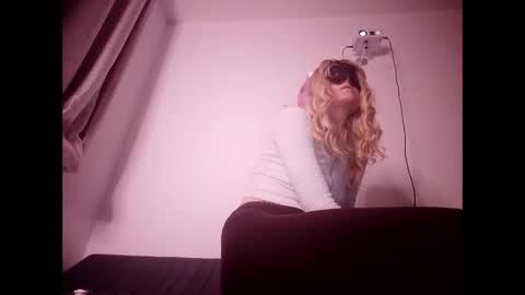 Anni online show from February 2025 11:31:01 PM