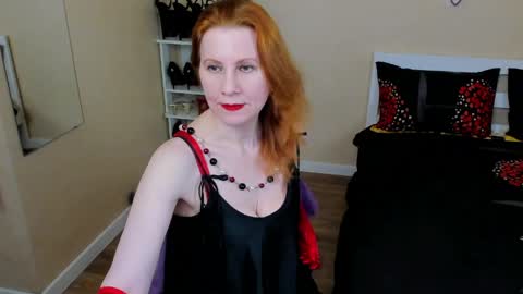 seductive_foxy_ online show from April 2026 06:02:01 PM